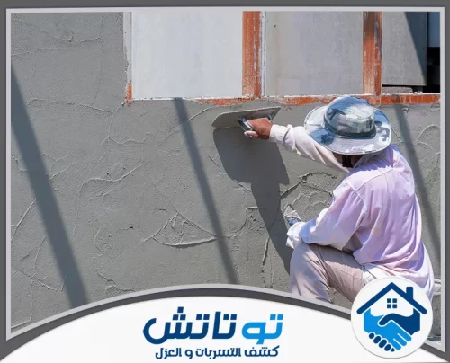 شركة صيانة مباني في عجمان 0565603382 شركة توتاتش مشهد يعكس الصبر والمهارة في تشكيل واجهات المباني باستخدام أدوات البناء التقليدية.
