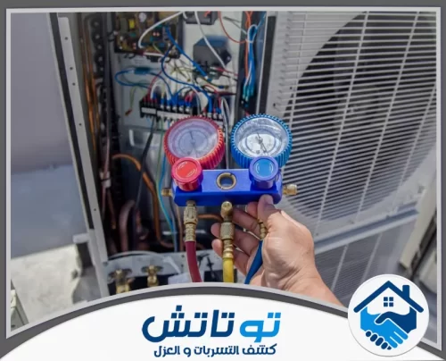 تصليح مكيفات في دبي 0527514348 شركة توتاتش فحص ضغط الفريون في المكيف باستخدام جهاز قياس متخصص لضمان الأداء الأمثل والتبريد الفعال.